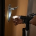 Výsuvná vycházková hůl s LED, alarmem a mechanickou rukou Hannde InnovaGoods