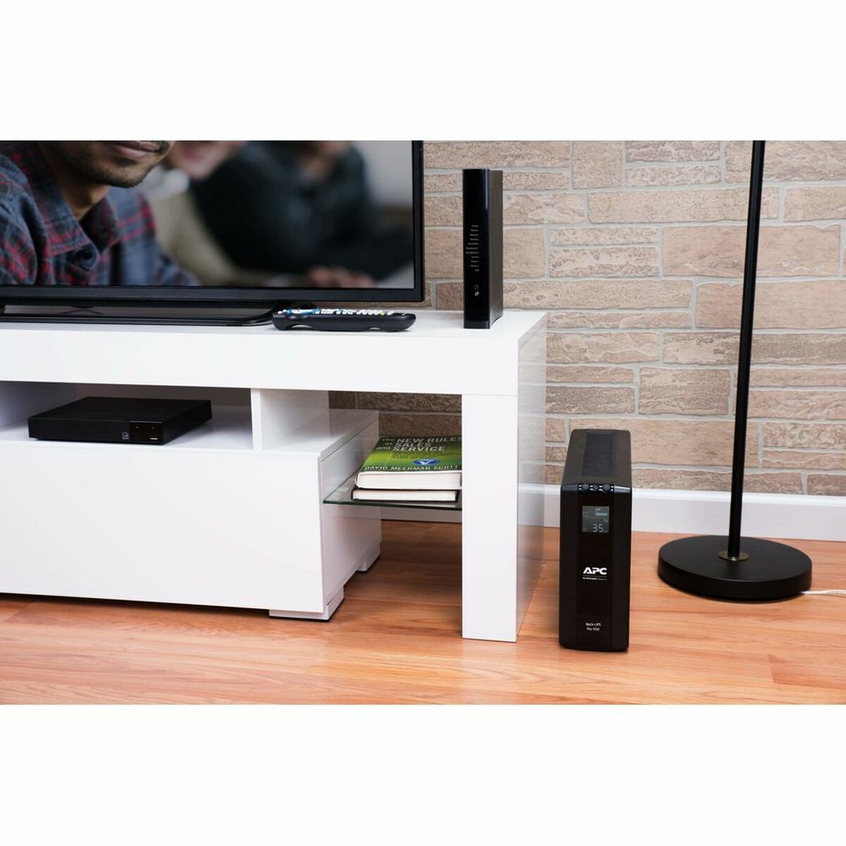 Interaktiv UPS APC BR900MI