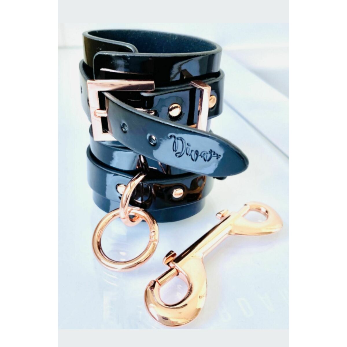 Aproces Kinky Diva Melns