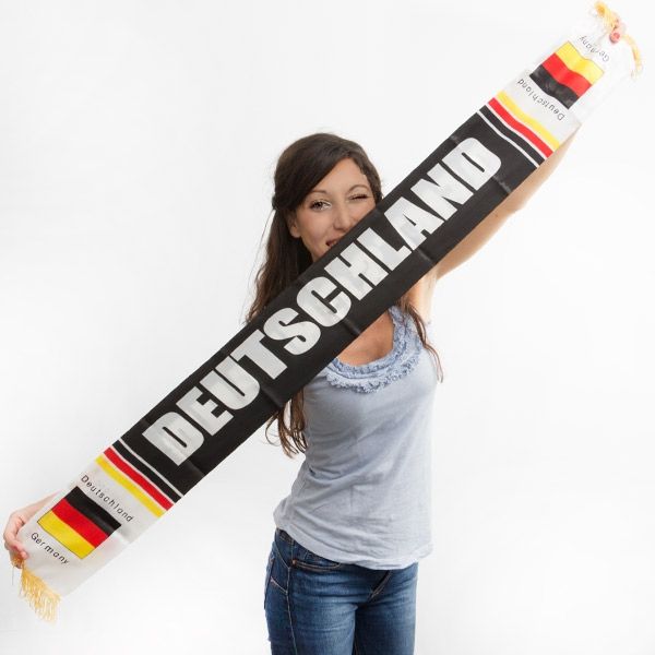 Шарфы германия. Немецкий шарф. Шарф с флагом Германии. Промо-продукция для болельщиков. По немецки шарф.